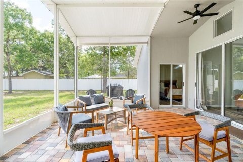 House in Weeki Wachee, Florida 3 bedrooms, 142.42 sq.m. № 2273064 - photo 25