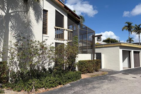 Снять в аренду виллу или дом в Саут-Майами, Флорида 4 спальни, 204.38м2, № 2040115 - фото 5