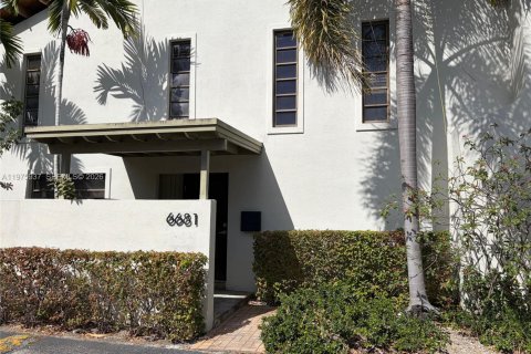 Снять в аренду виллу или дом в Саут-Майами, Флорида 4 спальни, 204.38м2, № 2040115 - фото 6