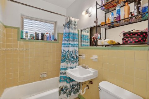 Купить коммерческую недвижимость в Майами, Флорида 233м2, № 2170726 - фото 6