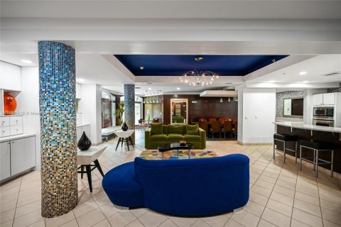 Condo in South Miami, Florida, 2 bedrooms  № 1948071 - photo 7