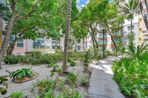 Condo in South Miami, Florida, 2 bedrooms  № 1948071 - photo 5