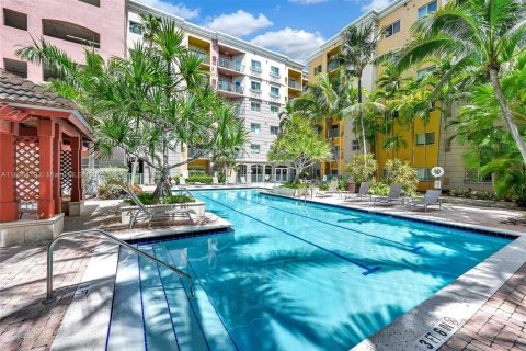 Condo in South Miami, Florida, 2 bedrooms  № 1948071 - photo 3