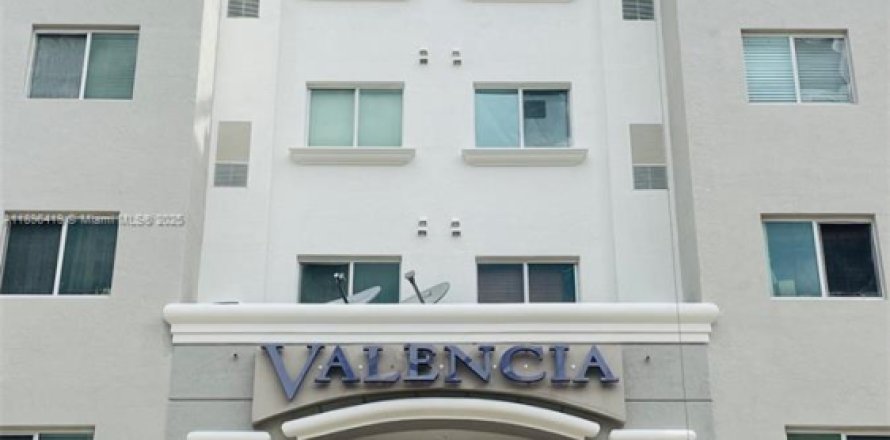 Condo in South Miami, Florida, 2 bedrooms  № 1948071