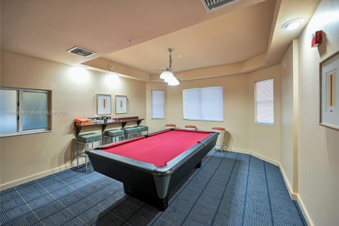 Condo in South Miami, Florida, 2 bedrooms  № 1948071 - photo 6