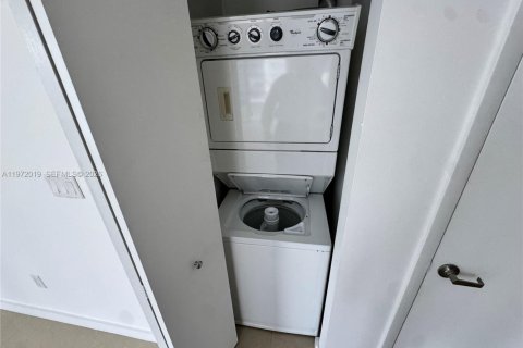 Снять в аренду кондоминиум в Майами, Флорида 2 спальни, 123.28м2, № 2042276 - фото 21