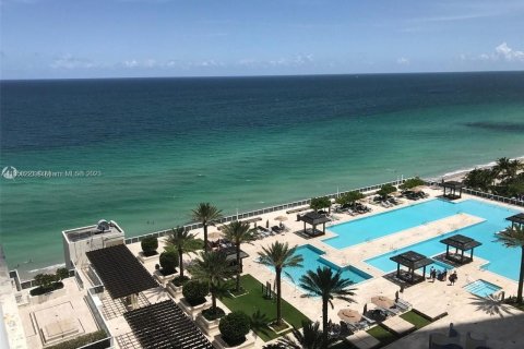 Снять в аренду кондоминиум в Халландейл-Бич, Флорида 2 спальни, 135.45м2, № 1985297 - фото 1