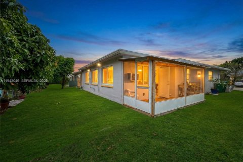 Villa ou maison à vendre à Tamarac, Floride: 2 chambres, 146.69 m2 № 1999397 - photo 26