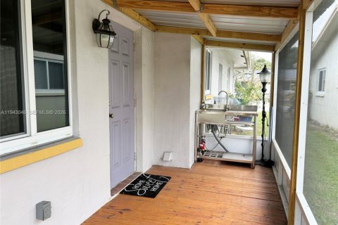 Villa ou maison à vendre à Tamarac, Floride: 2 chambres, 146.69 m2 № 1999397 - photo 17