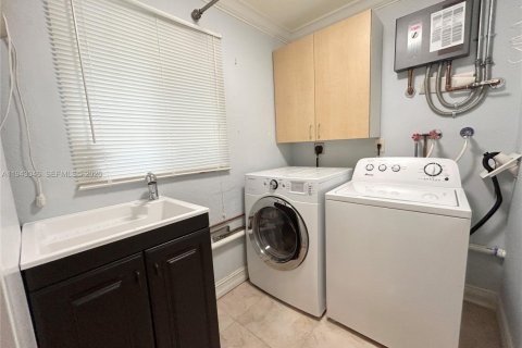 Villa ou maison à vendre à Tamarac, Floride: 2 chambres, 146.69 m2 № 1999397 - photo 16