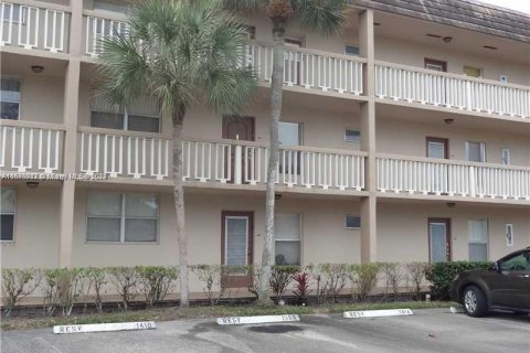 Copropriété à vendre à Tamarac, Floride: 2 chambres, 81.75 m2 № 1978222 - photo 3