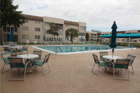 Copropriété à vendre à Tamarac, Floride: 2 chambres, 81.75 m2 № 1978222 - photo 1