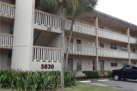 Copropriété à vendre à Tamarac, Floride: 2 chambres, 81.75 m2 № 1978222 - photo 2