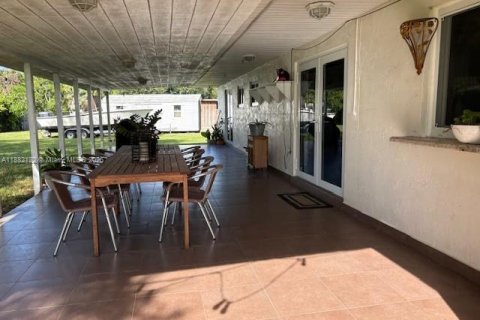 Купить виллу или дом в Хомстед, Флорида 4 спальни, 167.22м2, № 1929464 - фото 17