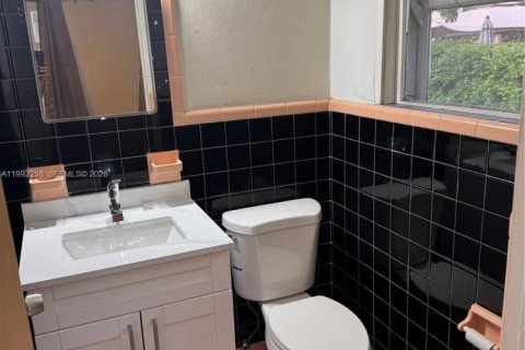 House in Hollywood, Florida 3 bedrooms № 2052706 - photo 4
