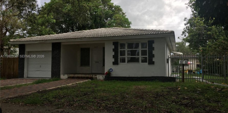 House in Hollywood, Florida 3 bedrooms № 2052706