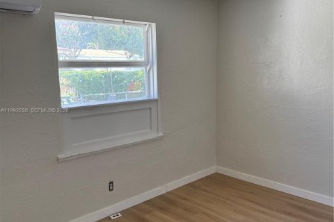 House in Hollywood, Florida 3 bedrooms № 2052706 - photo 7