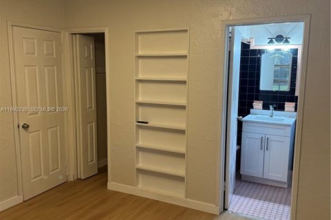 House in Hollywood, Florida 3 bedrooms № 2052706 - photo 5