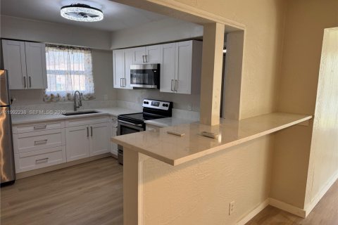 House in Hollywood, Florida 3 bedrooms № 2052706 - photo 6
