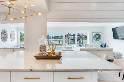 Casa en venta en North Redington Beach, Florida, 5 dormitorios, 349.96 m2 № 1886984 - foto 8