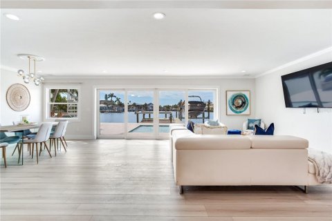 Casa en venta en North Redington Beach, Florida, 5 dormitorios, 349.96 m2 № 1886984 - foto 23
