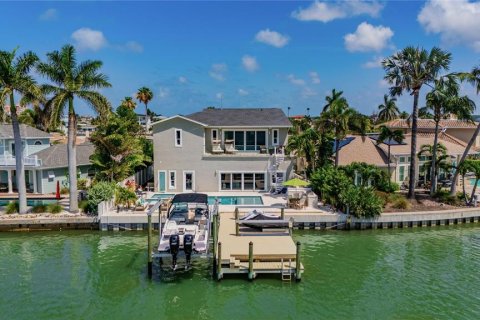 Casa en venta en North Redington Beach, Florida, 5 dormitorios, 349.96 m2 № 1886984 - foto 4