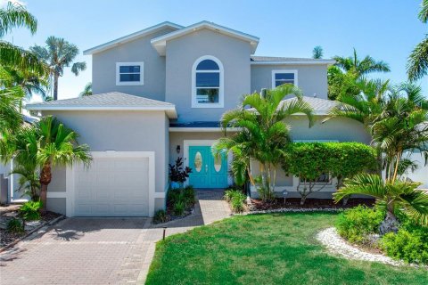 Casa en venta en North Redington Beach, Florida, 5 dormitorios, 349.96 m2 № 1886984 - foto 2