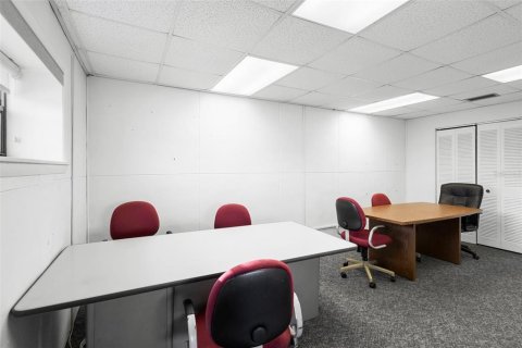 Commercial property in Orange City, Florida 128.21 sq.m. № 2113351 - photo 20