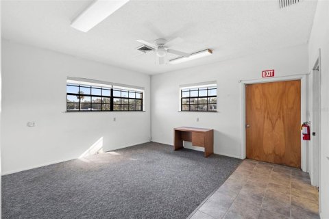 Commercial property in Orange City, Florida 128.21 sq.m. № 2113351 - photo 16