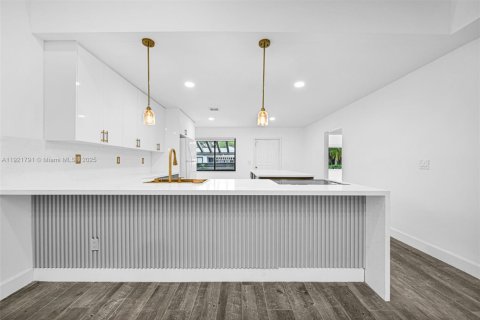 Casa en alquiler en Weston, Florida, 3 dormitorios, 117.8 m2 № 1975710 - foto 12