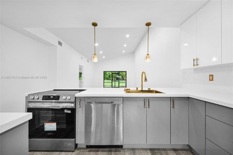 Casa en alquiler en Weston, Florida, 3 dormitorios, 117.8 m2 № 1975710 - foto 11