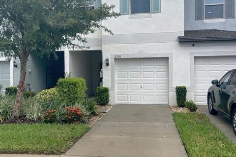 Adosado en venta en Tampa, Florida, 3 dormitorios, 154.5 m2 № 1810628 - foto 1