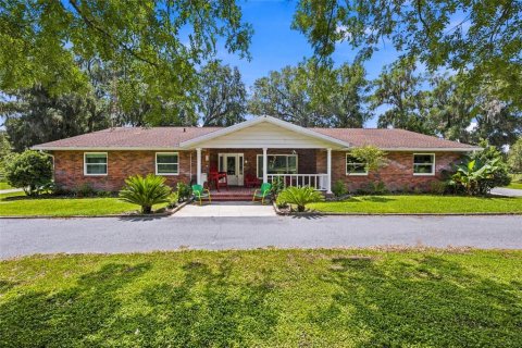 House in Ocala, Florida 3 bedrooms, 232.26 sq.m. № 2287675