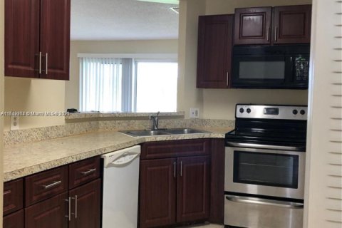 Copropriété à vendre à Oakland Park, Floride: 2 chambres, 94.76 m2 № 2153698 - photo 12