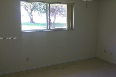 Copropriété à vendre à Oakland Park, Floride: 2 chambres, 94.76 m2 № 2153698 - photo 4