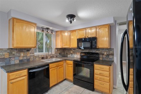 Villa ou maison à louer à New Port Richey, Floride: 2 chambres, 95.88 m2 № 2415403 - photo 15