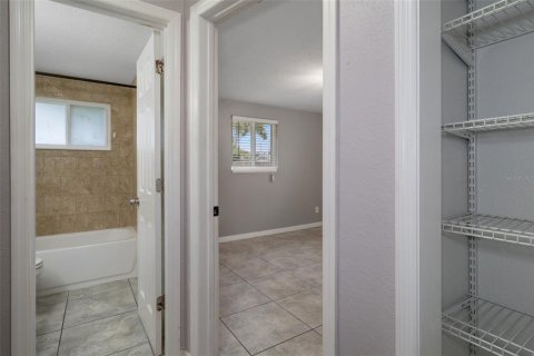 Villa ou maison à louer à New Port Richey, Floride: 2 chambres, 95.88 m2 № 2415403 - photo 23