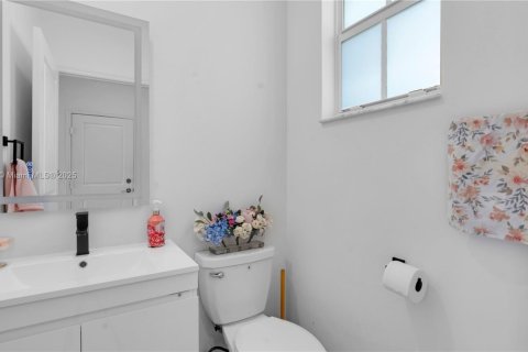 Touwnhouse à vendre à Coral Springs, Floride: 3 chambres, 114.83 m2 № 1930093 - photo 24