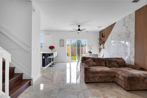 Touwnhouse à vendre à Coral Springs, Floride: 3 chambres, 114.83 m2 № 1930093 - photo 1