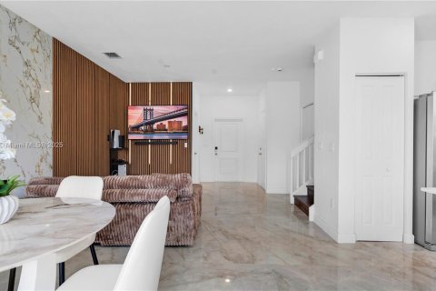 Touwnhouse à vendre à Coral Springs, Floride: 3 chambres, 114.83 m2 № 1930093 - photo 13