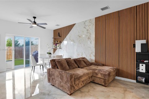 Touwnhouse à vendre à Coral Springs, Floride: 3 chambres, 114.83 m2 № 1930093 - photo 9