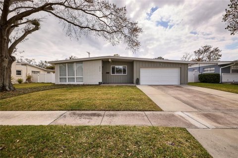 Villa ou maison à louer à Tampa, Floride: 2 chambres, 143.07 m2 № 2149998 - photo 2