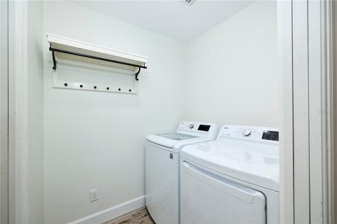 Villa ou maison à louer à Tampa, Floride: 2 chambres, 143.07 m2 № 2149998 - photo 30