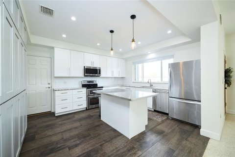 Villa ou maison à louer à Tampa, Floride: 2 chambres, 143.07 m2 № 2149998 - photo 12