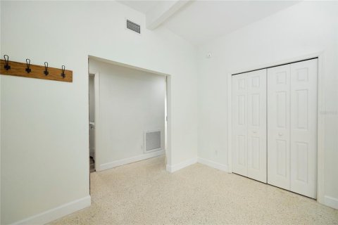 Villa ou maison à louer à Tampa, Floride: 2 chambres, 143.07 m2 № 2149998 - photo 28