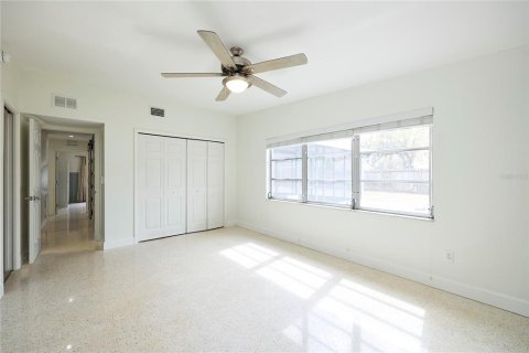 Villa ou maison à louer à Tampa, Floride: 2 chambres, 143.07 m2 № 2149998 - photo 27