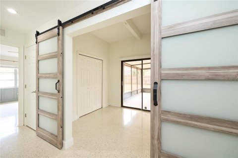 Villa ou maison à louer à Tampa, Floride: 2 chambres, 143.07 m2 № 2149998 - photo 17