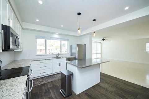 Villa ou maison à louer à Tampa, Floride: 2 chambres, 143.07 m2 № 2149998 - photo 14