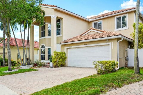 House in Pembroke Pines, Florida 4 bedrooms, 200.11 sq.m. № 1785828 - photo 1