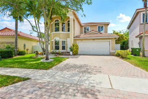 House in Pembroke Pines, Florida 4 bedrooms, 200.11 sq.m. № 1785828 - photo 2